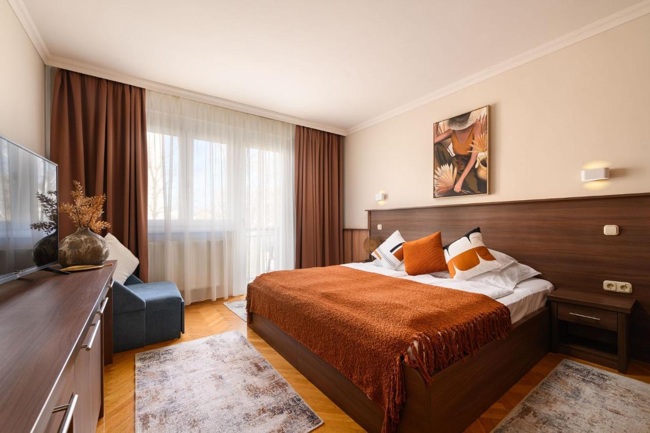 Szilfa Etterem Mariann Apartman Hajdúszoboszló Exteriör bild
