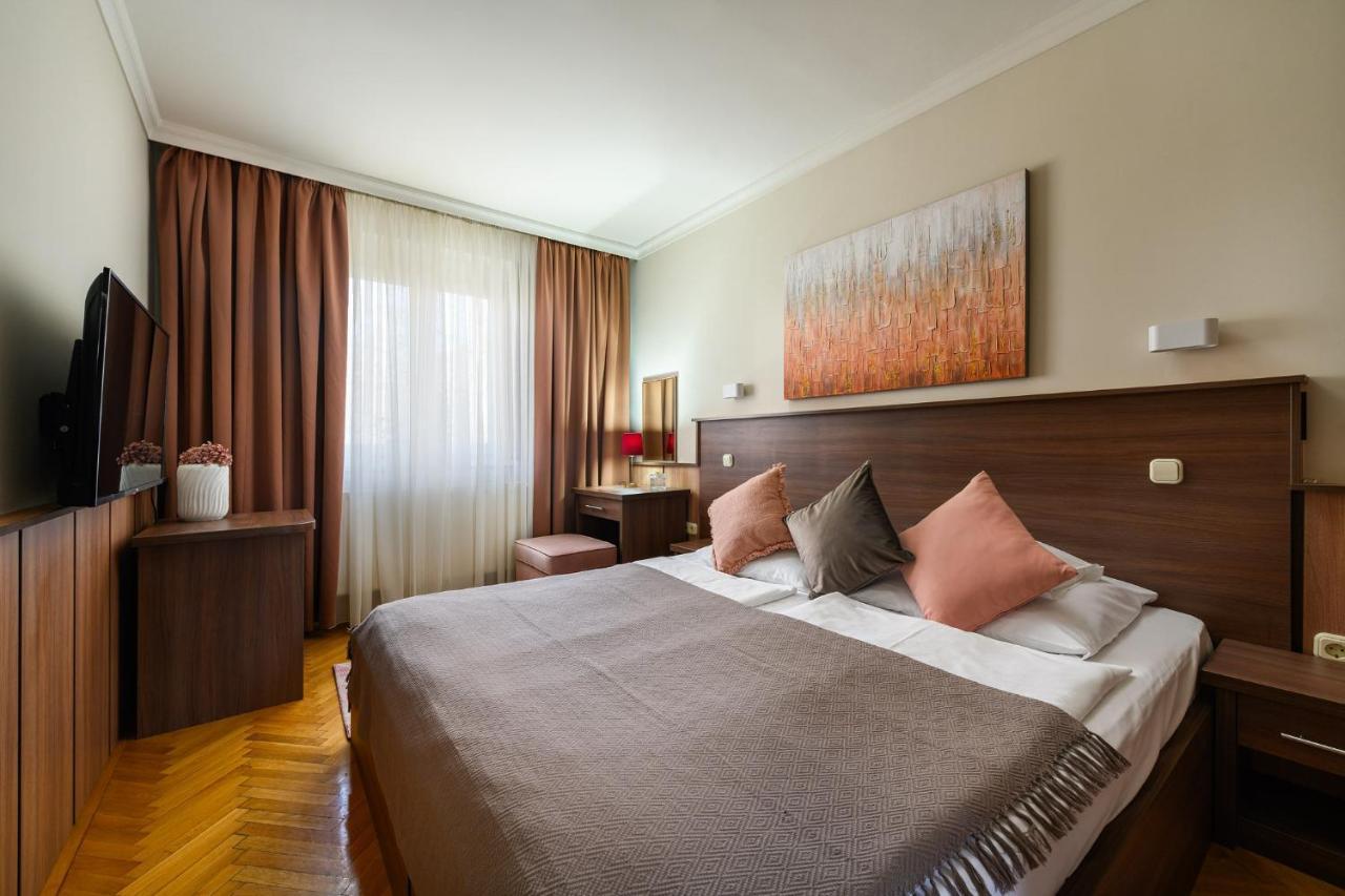 Szilfa Etterem Mariann Apartman Hajdúszoboszló Exteriör bild