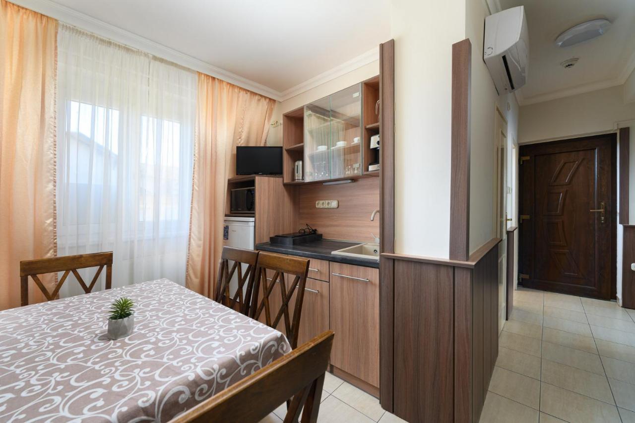 Szilfa Etterem Mariann Apartman Hajdúszoboszló Exteriör bild