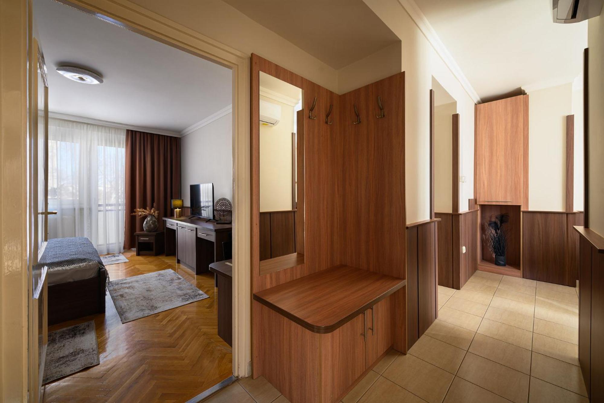 Szilfa Etterem Mariann Apartman Hajdúszoboszló Exteriör bild